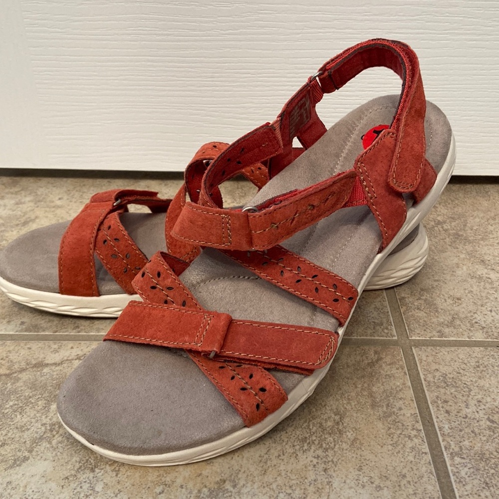 ⭐️NWT Velcro Sandals!!⭐️
